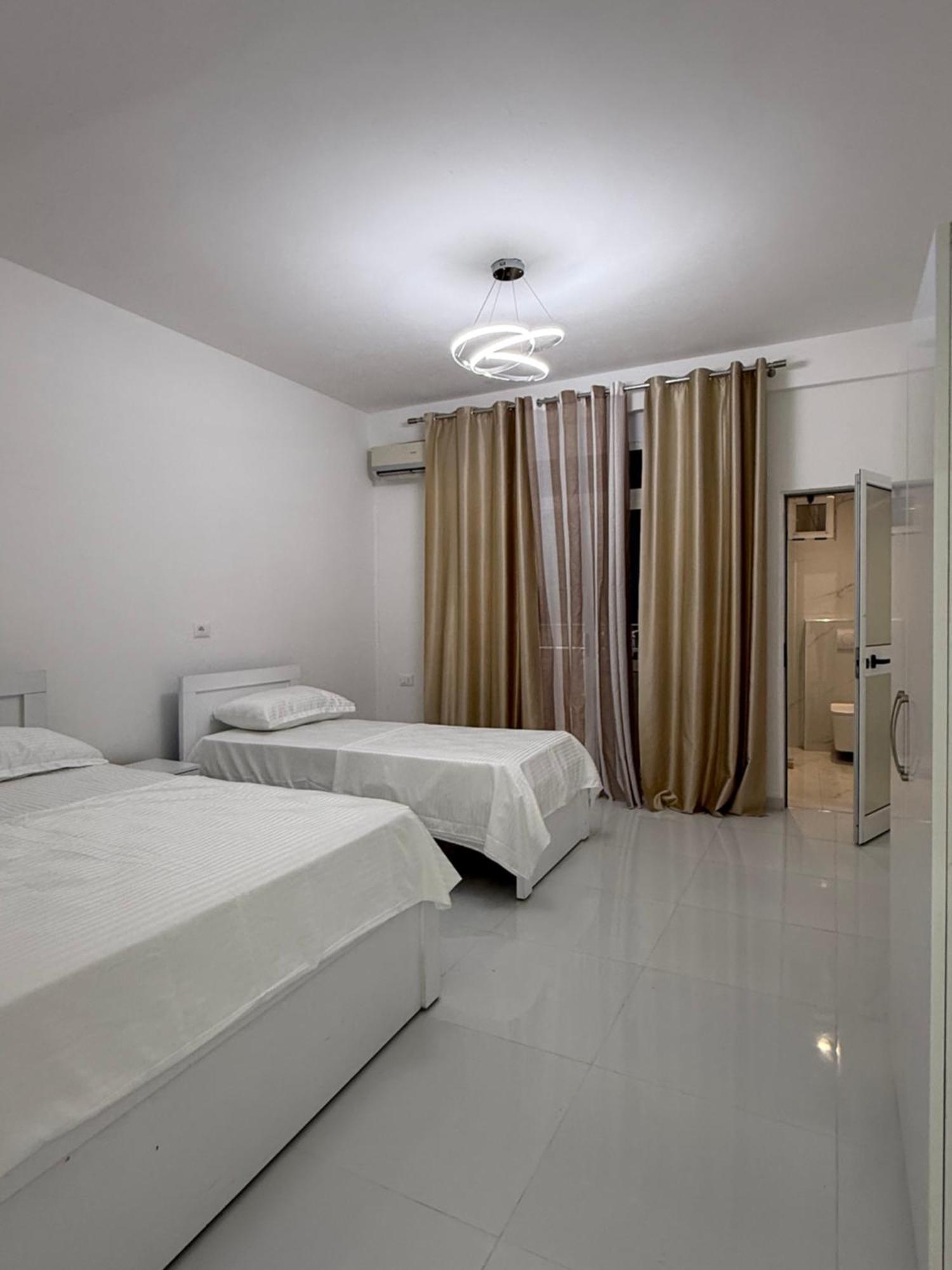 Elio'S Room Durrës Extérieur photo