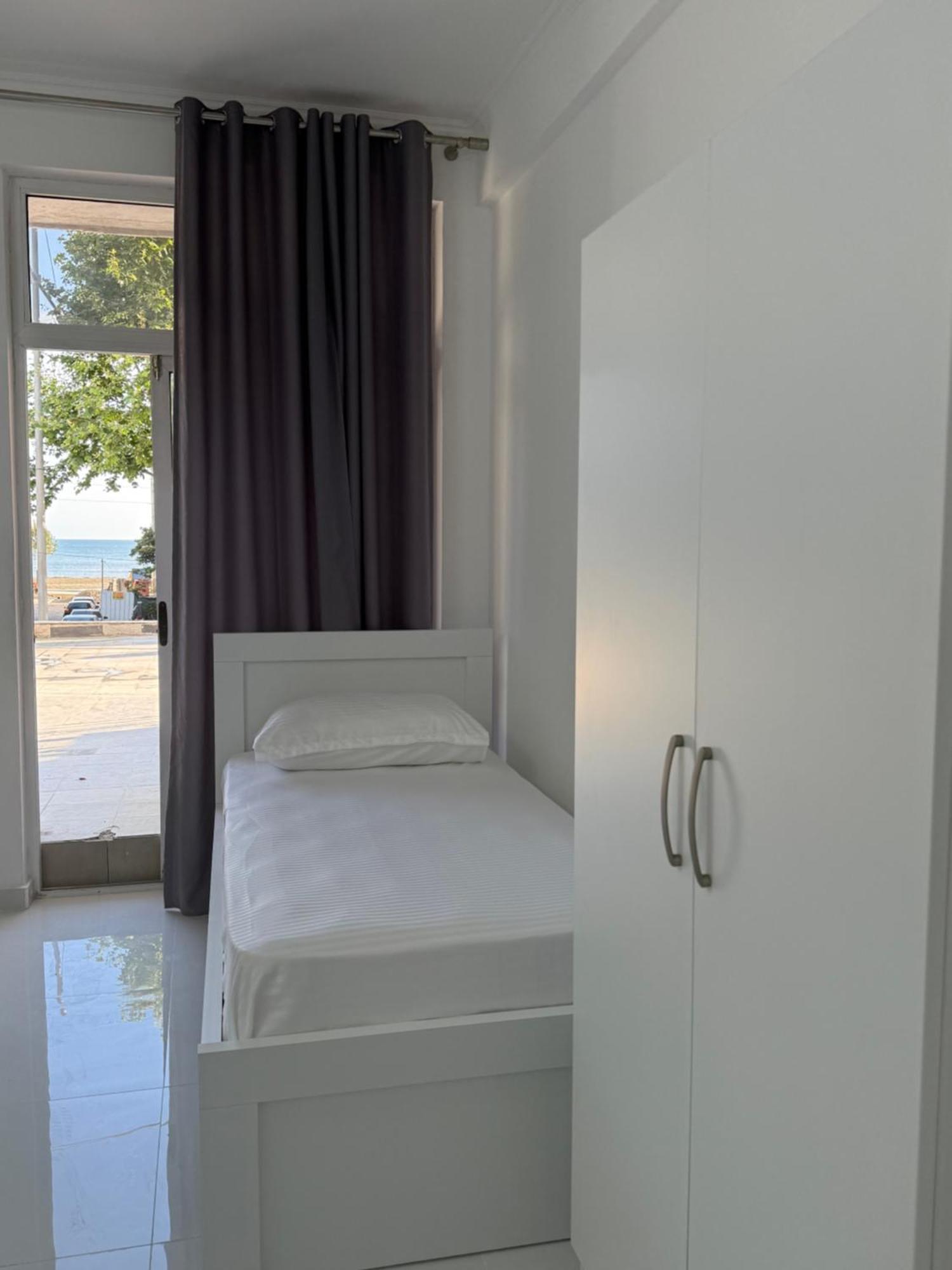 Elio'S Room Durrës Extérieur photo